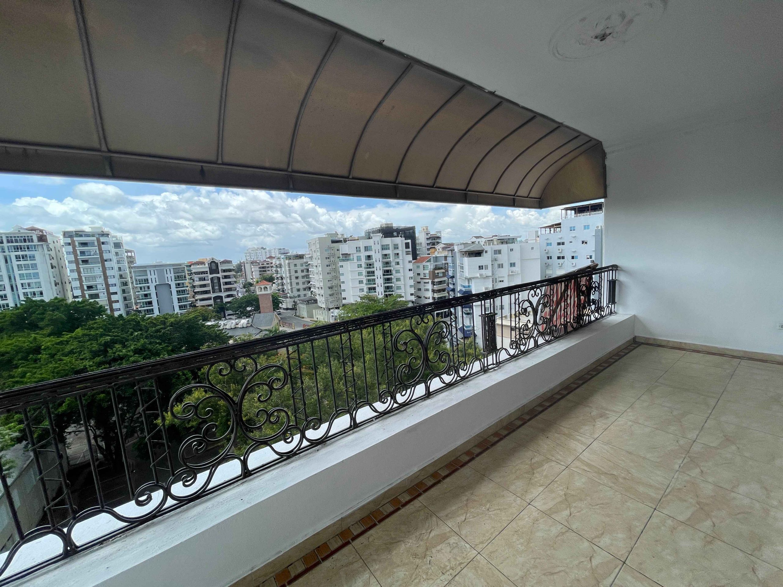 Penthouse de 4 niveles en Urbanización Real • MJ Real Estate