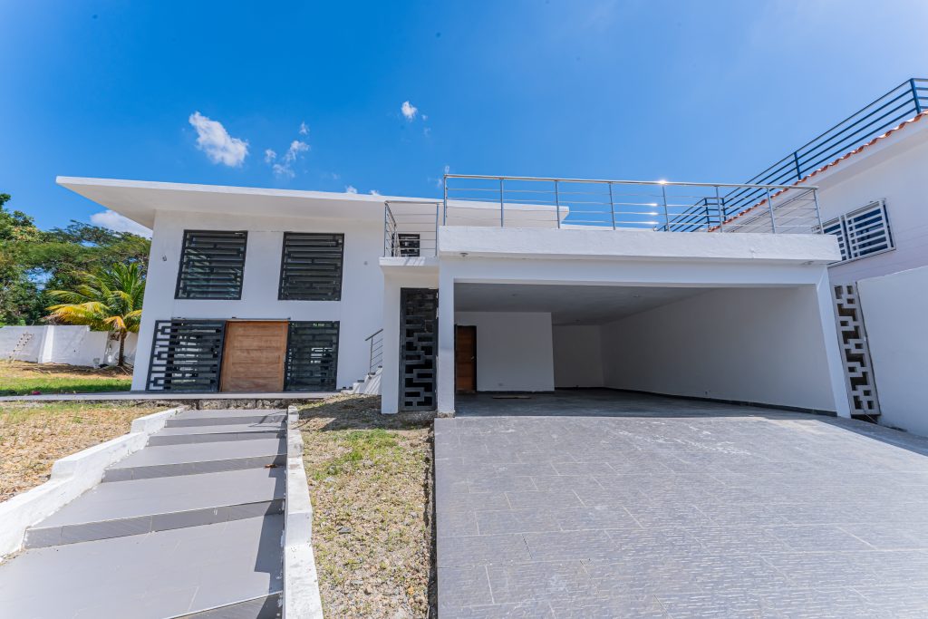 Casa en Venta en Ciudad Modelo, Santo Domingo Norte | 4 Habitaciones, Amplios Espacios y Gran Patio