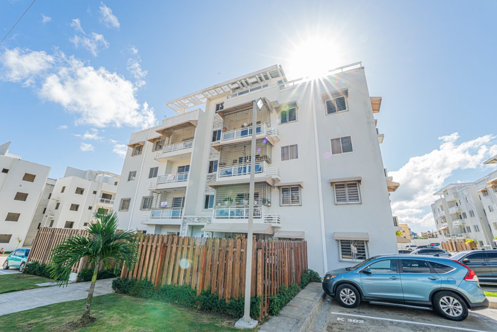 Espacio y Confort en la Avenida Jacobo Majluta: Una Oportunidad en Santo Domingo Norte